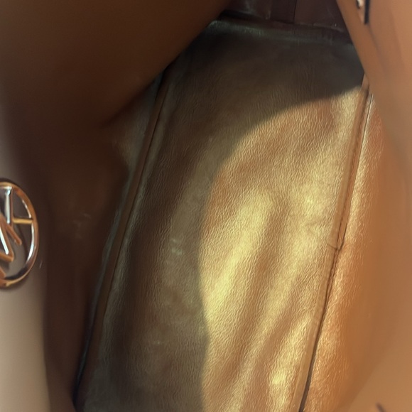 ๐ Michael Kors comes w gift ๐ Signature cream tan colors big bag pocketbook - Picture 7 of 10